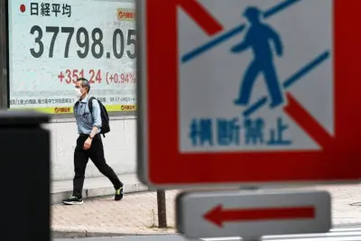 Asian shares shoot higher as US stocks inch toward their records