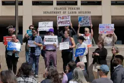 Trump pleads with Supreme Court to resume federal workforce reductions